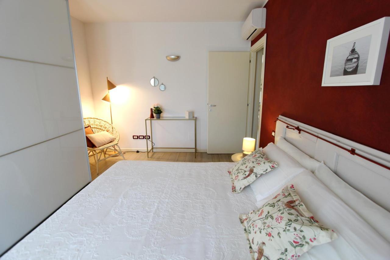 Appartement La Casa Di Cele à Desenzano del Garda Extérieur photo