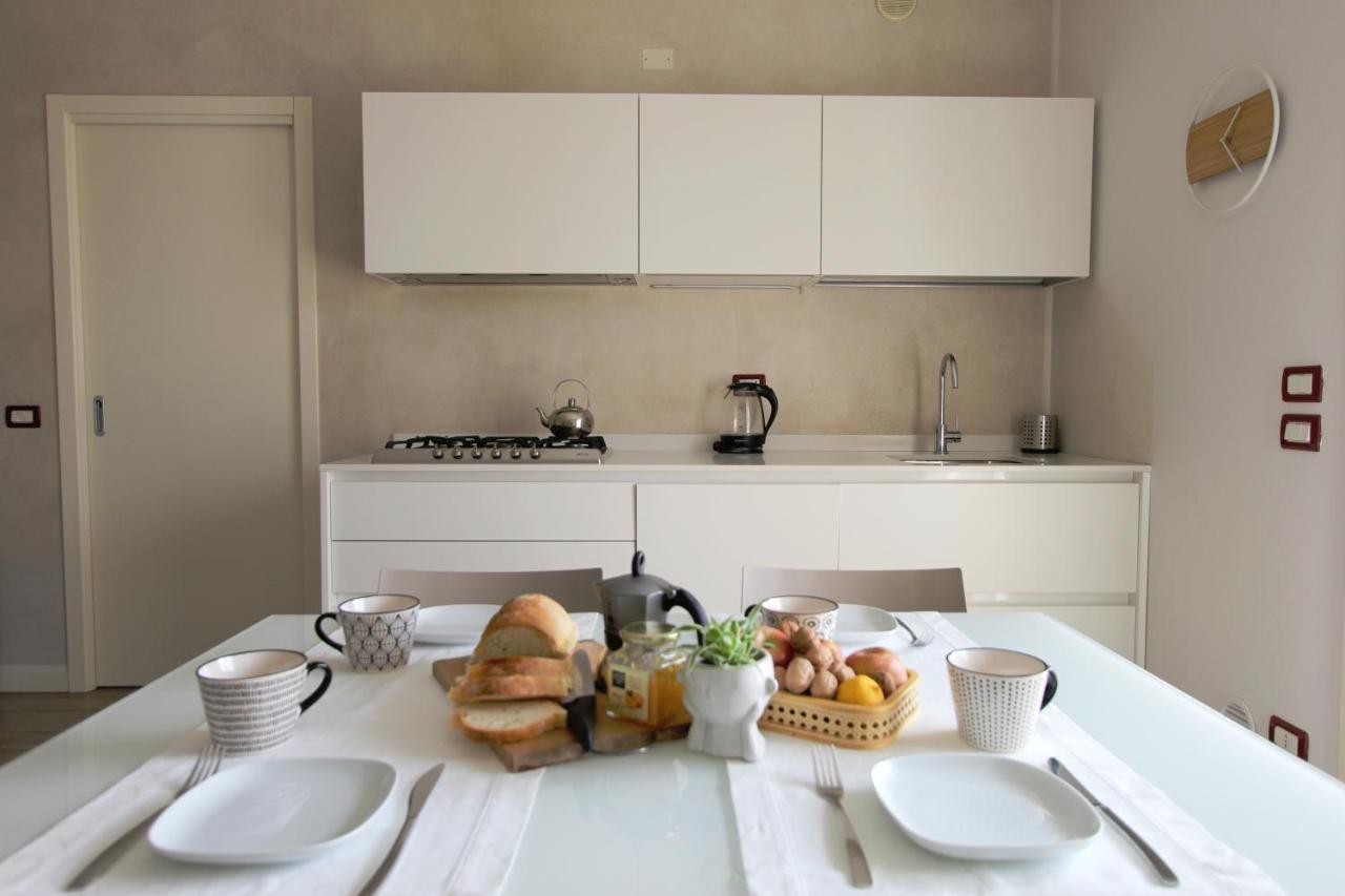 Appartement La Casa Di Cele à Desenzano del Garda Extérieur photo