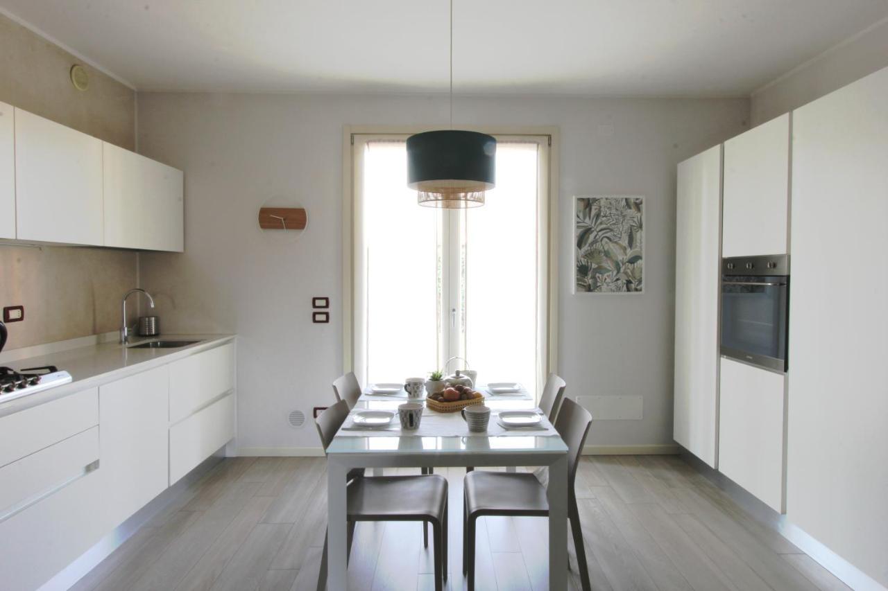 Appartement La Casa Di Cele à Desenzano del Garda Extérieur photo